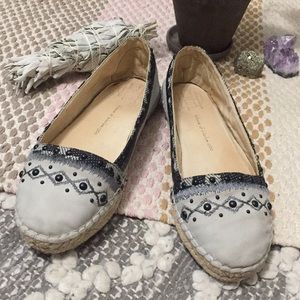 ✨ House of Harlow 1950 flats